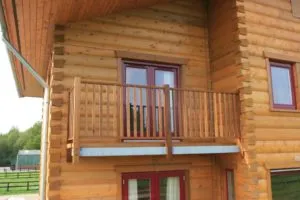 Бетонные балконы в деревянном доме