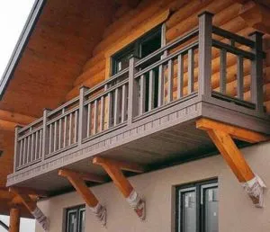 Деревянные балконы в деревянном доме