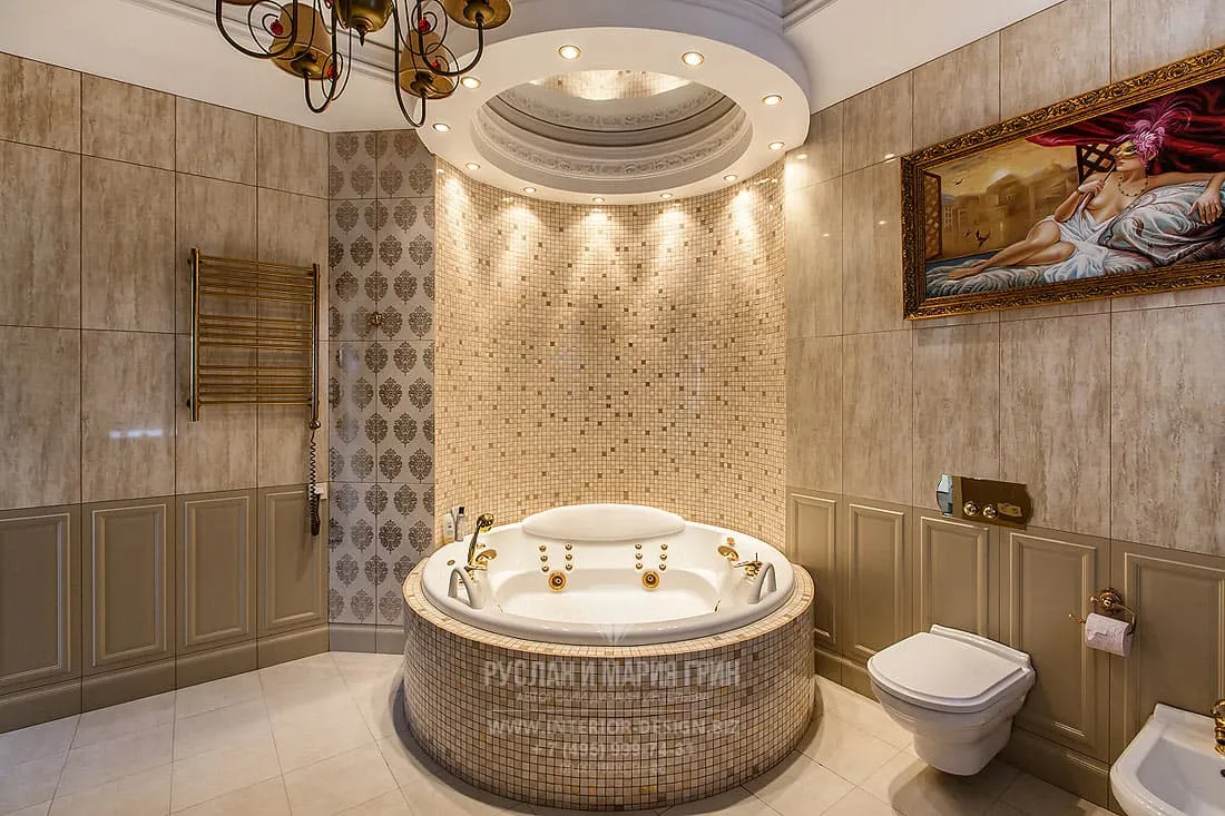 Ванная комната с джакузи и отделкой мозаикой