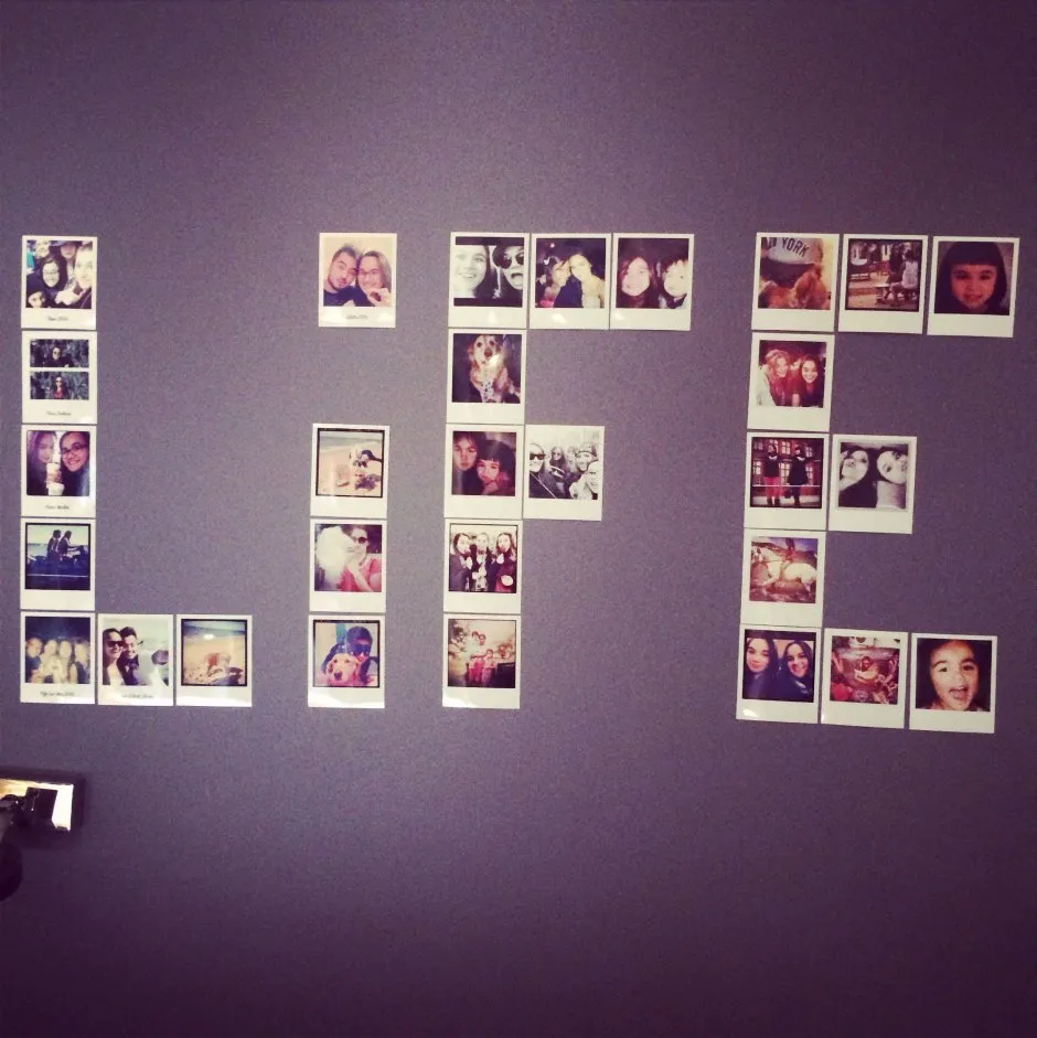 Фотографии на стене
