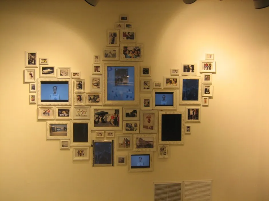 Идеи размещения фотографий на стене