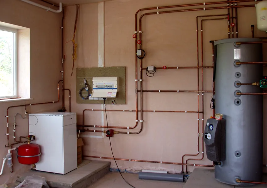 Система разводки отопления в многоэтажном доме может быть вертикальной или горизонтальной