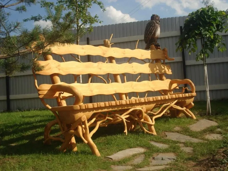 Оригинальные скамейки из дерева