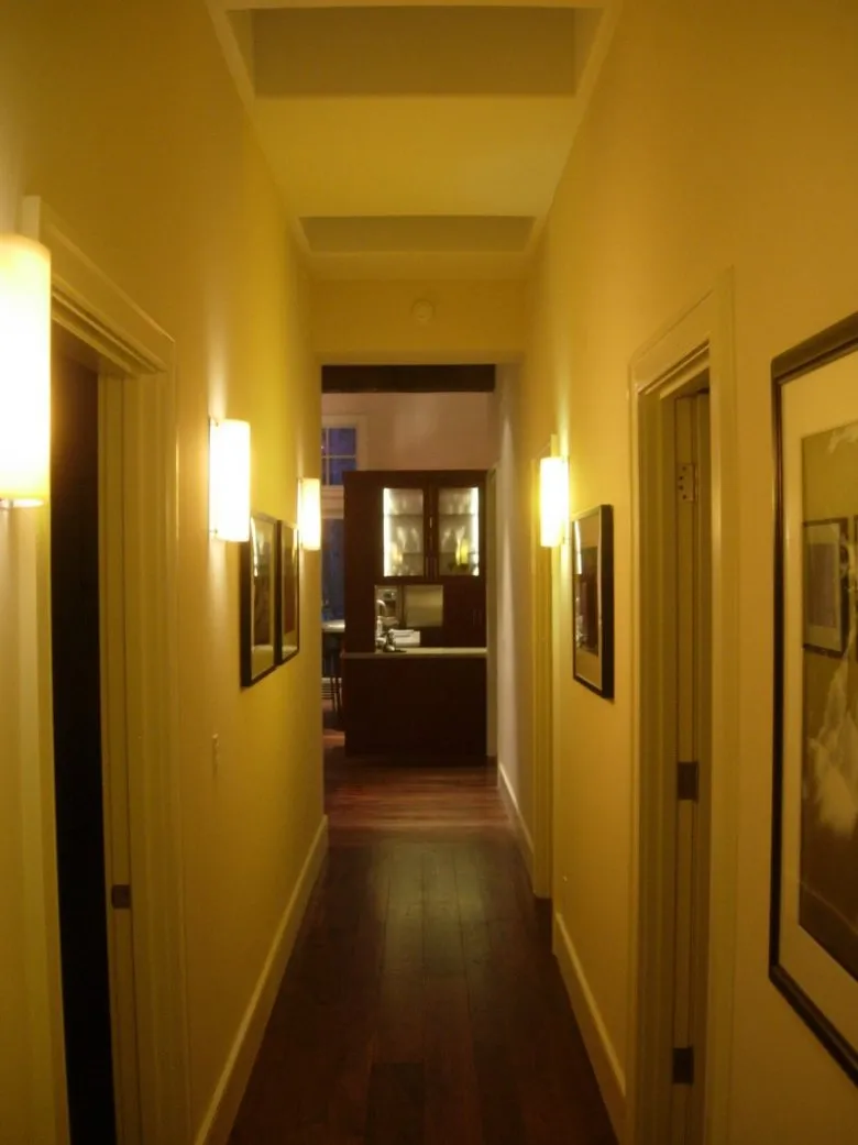 Настенное освещение коридора